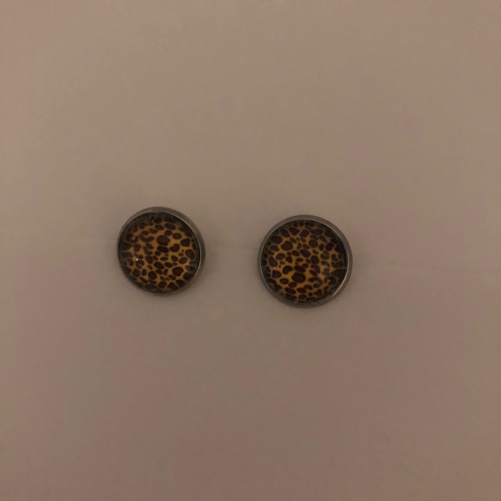 Leopard print Studs.